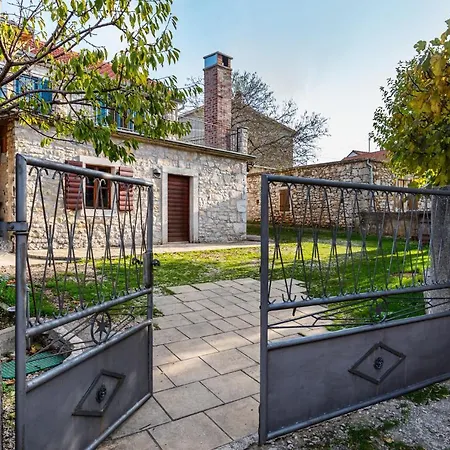 Kuca Marija - Traditionelles Steinhaus Bei Zadar Nyaraló